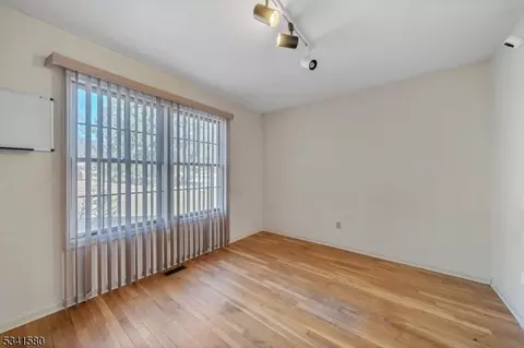 174 Worcester Dr, Wayne, NJ 07470 photo 9
