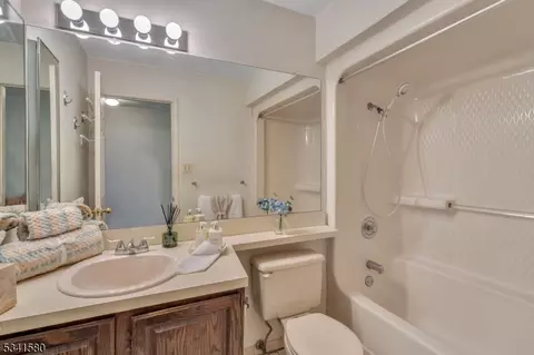 174 Worcester Dr, Wayne, NJ 07470 photo 13