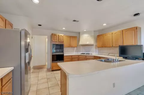 174 Worcester Dr, Wayne, NJ 07470 photo 21