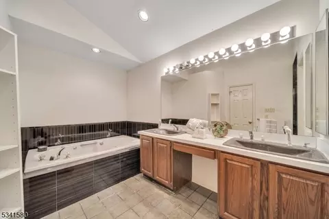 174 Worcester Dr, Wayne, NJ 07470 photo 19