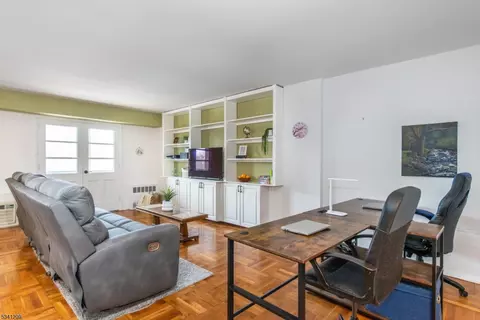 415 Claremont Ave #2C, Montclair, NJ 07042