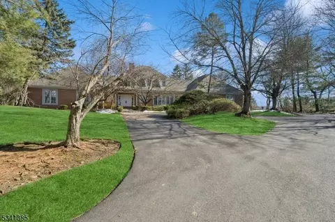 7 Chestnut Hill Rd, Caldwell, NJ 07006