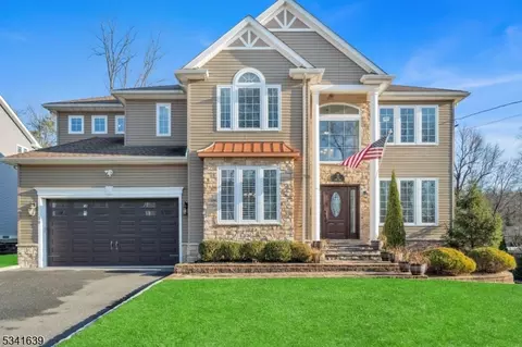 30 Bond Pl, West Caldwell, NJ 07006