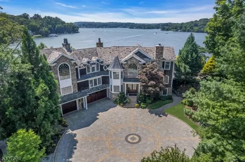 148 Chincopee Rd, Jefferson, NJ 07849