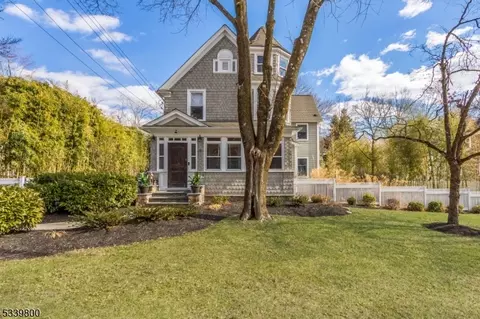 25 Seney Dr, Bernardsville, NJ 07924