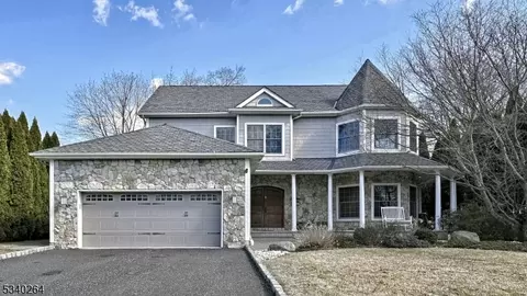 24 Crane Ave, Bloomingdale, NJ 07403