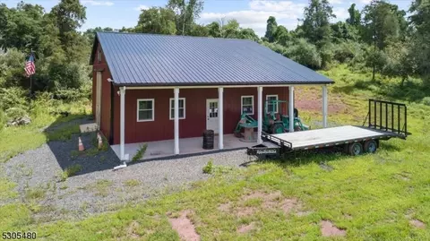 42 Schick Rd, Alexandria Twp, NJ 08848