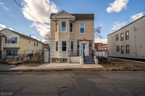 667 S 15th St, Newark, NJ 07103