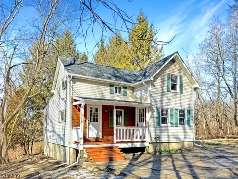 297 Lake Wallkill Rd, Sussex, NJ 07461