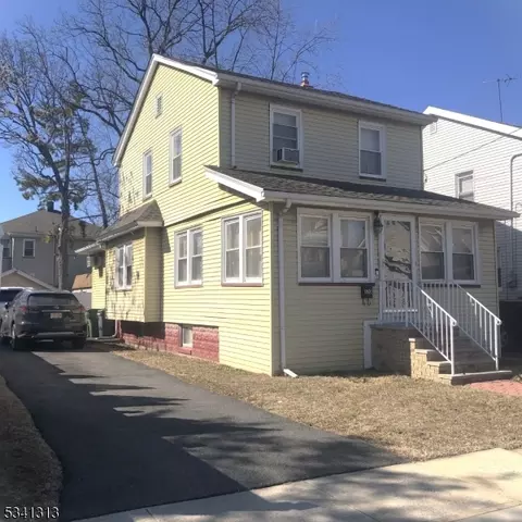 120 Myrtle St, Roselle, NJ 07203