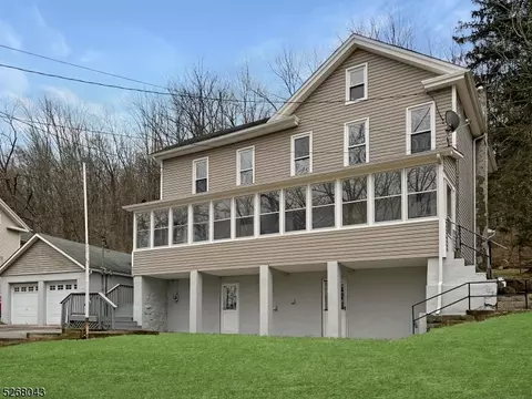 53 Academy St, Oxford, NJ 07863