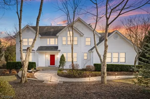 1 Skyview Ter, Stirling, NJ 07980