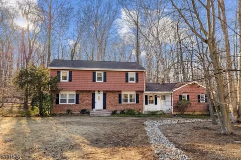 39 Round Top Rd, Warren, NJ 07059