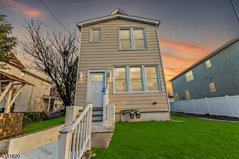 323 Jefferson St, Carlstadt, NJ 07072