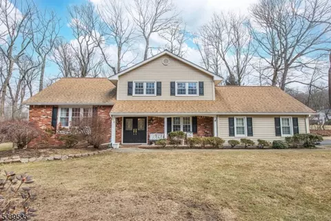 19 Kennedy Dr, Roxbury Township, NJ 07836