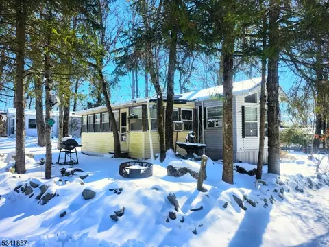 102 Dogwood Vlg, Sussex, NJ 07461