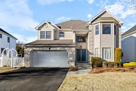 70 Seasons Glen Dr, Morris Plains, NJ 07950