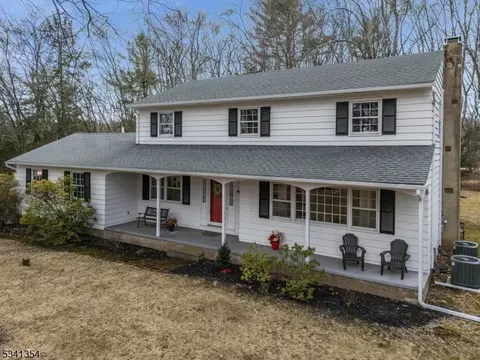 4 Pinewood Ct, Flemington, NJ 08822