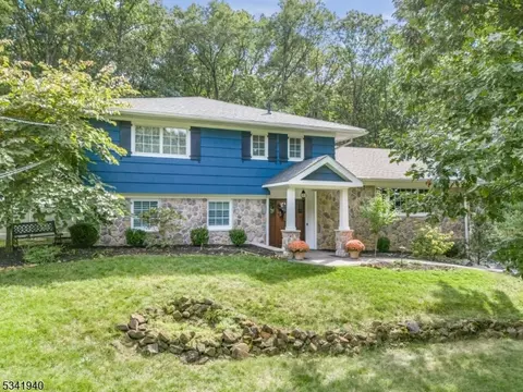 42 Mea Dr, Berkeley Heights, NJ 07922