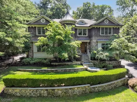 32 Troy Dr, Millburn Twp, NJ 07078