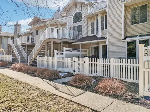 19 Academy Ct, Bedminster, NJ 07921