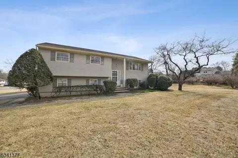 1 Leonard Pl, Succasunna, NJ 07876