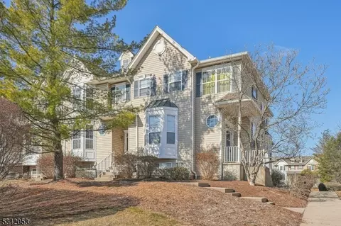 15 Clearbrook Ln, Flemington, NJ 08822