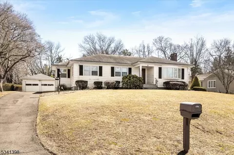 81 Garden Ave, Franklin Park, NJ 08823