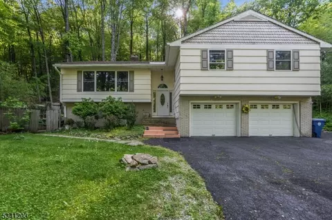 33 Bailey Hollow Rd, Morristown, NJ 07960