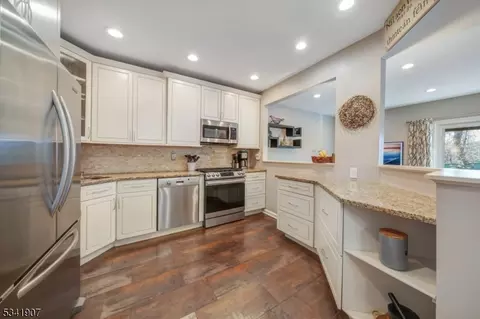 705 Park Pl, Springfield, NJ 07081 photo 2