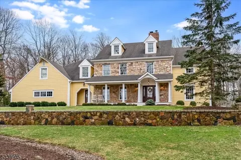 29 Sandalwood Dr, Warren, NJ 07059