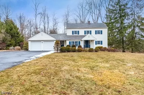 6 Dogwood Dr, Chester Twp, NJ 07930