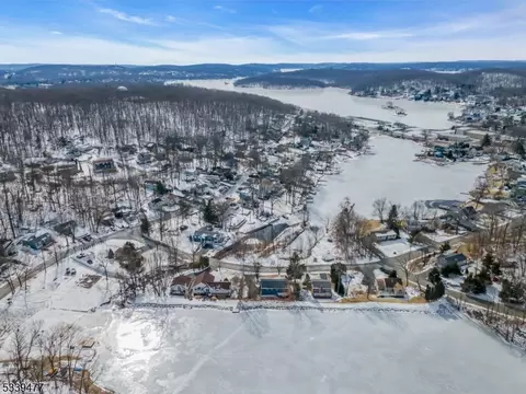 32 39 Lorettacong Dr, Lake Hopatcong, NJ 07849
