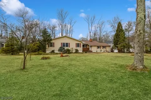 2097 Arrowwood Dr, Scotch Plains, NJ 07076