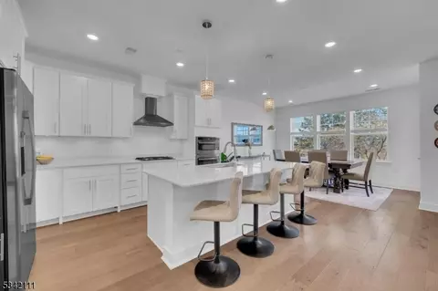 11 Veterans Way #123, Morris Plains, NJ 07950