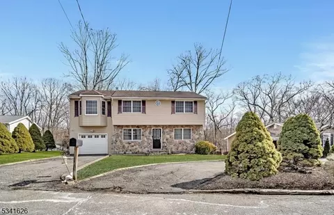 24 Harbor Dr, Lake Hopatcong, NJ 07849