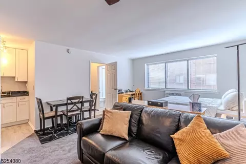 218 Broad St #2B, Bloomfield, NJ 07003