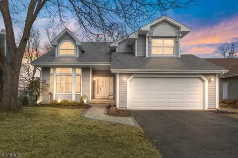 112 Autumn Ridge Rd, Bedminster, NJ 07921