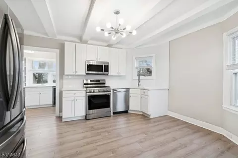 20 Lake St, East Orange, NJ 07017