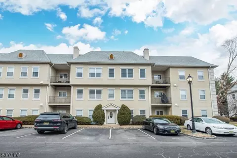 413 Brittany Dr, Wayne, NJ 07470