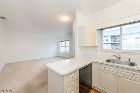 413 Brittany Dr, Wayne, NJ 07470 photo 5