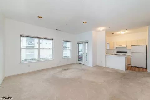 413 Brittany Dr, Wayne, NJ 07470 photo 6