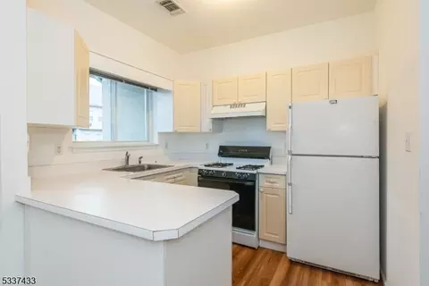 413 Brittany Dr, Wayne, NJ 07470 photo 4