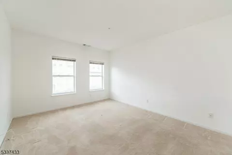 413 Brittany Dr, Wayne, NJ 07470 photo 9
