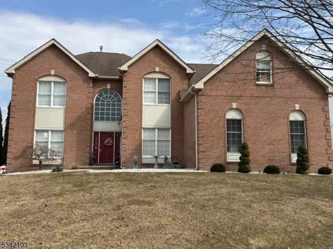 921 Tyler Cir, Stewartsville, NJ 08886