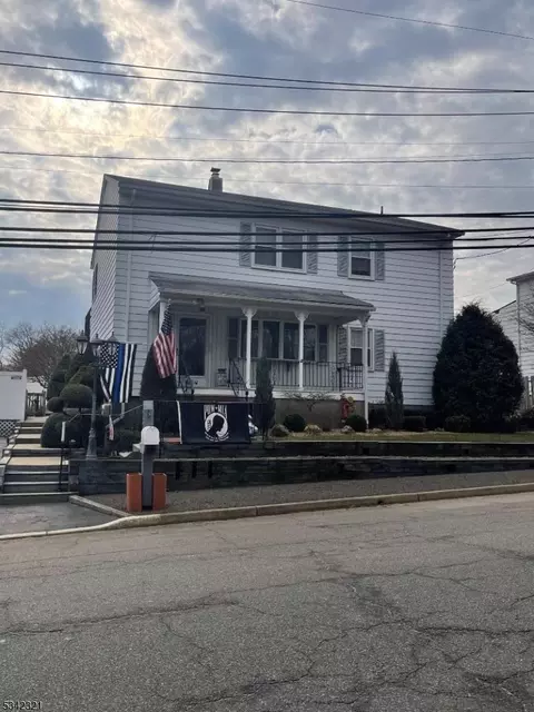 77 Shepherds Ln, Totowa, NJ 07512