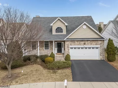29 Phipps Ct, Flemington, NJ 08822