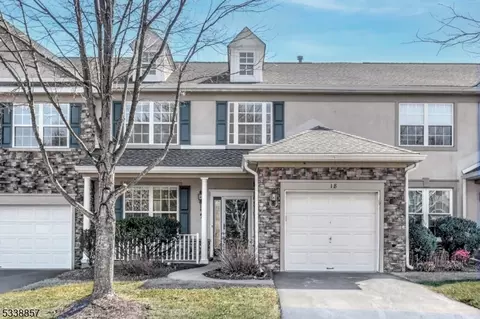 18 Fernwood Ct, Whitehouse Station, NJ 08889