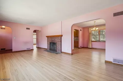 416 Valley View Ave, Paramus, NJ 07652 photo 7