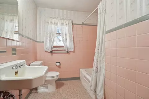 416 Valley View Ave, Paramus, NJ 07652 photo 17